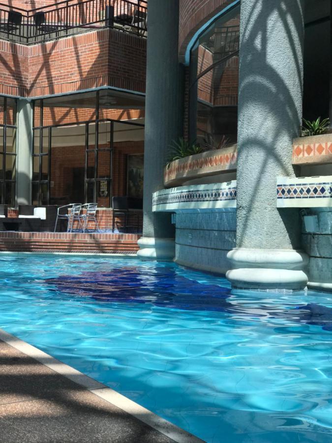 Casa Morales Hotel Internacional Y Centro De Convenciones Ibagué Exterior foto The indoor pool at the hotel