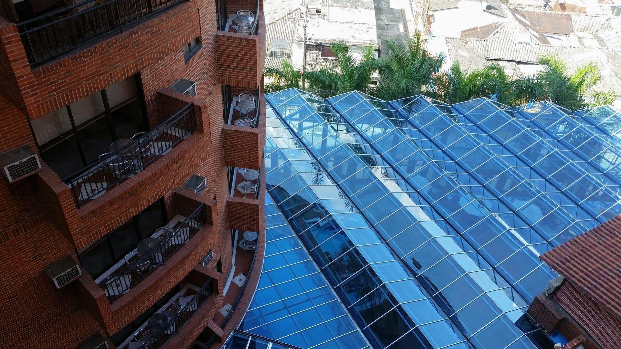Casa Morales Hotel Internacional Y Centro De Convenciones Ibagué Exterior foto Solar panels on the roof of the hotel